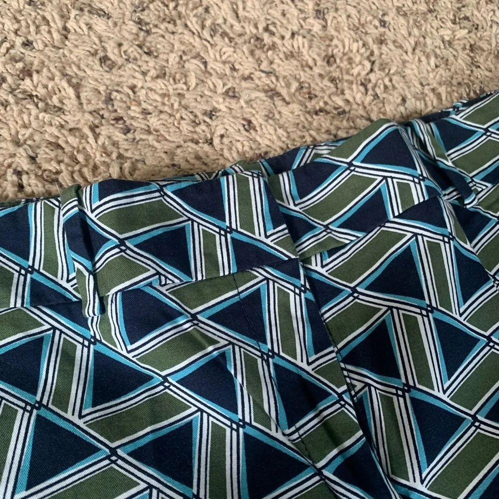 Ann Taylor | geometric pattern shorts.